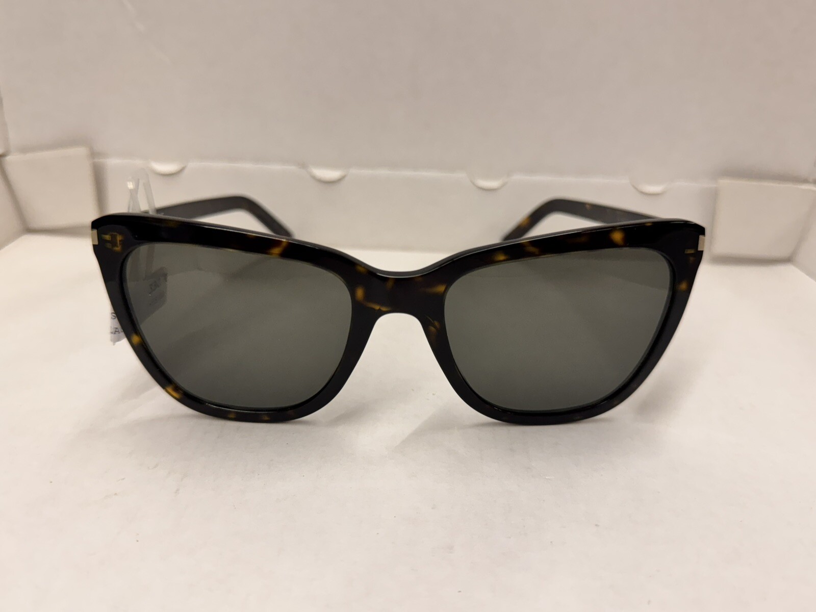 Lunettes de Soleil Saint Laurent Modèle : SL548 Slim 002 Prix NEUF 330 Euros