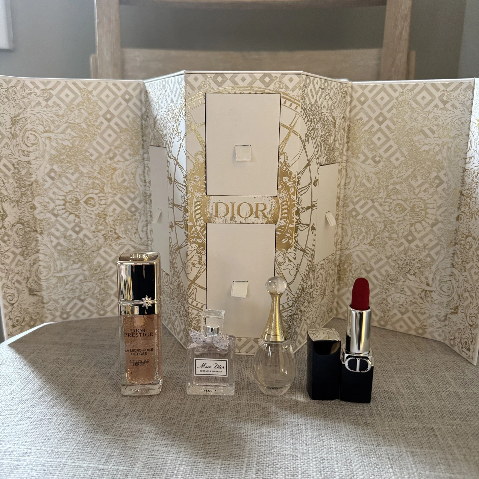 DIOR 30 MONTAIGNE LUXE MINI CALENDRIER DE L'AVENT BEAUTÉ 2024 NEUF DE STOCK AUX ÉTATS UNIS
