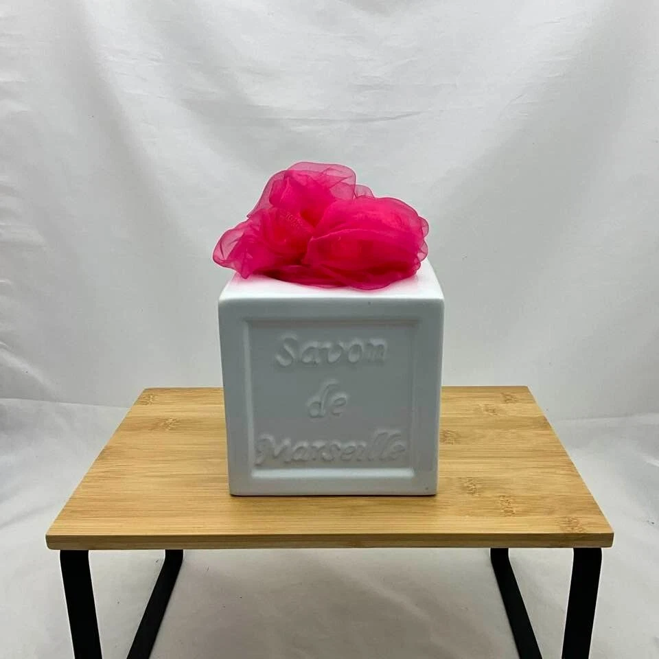 Spirella porte-éponge de bain céramique cube blanc avec éponge rose 11,5x11,5 cm - Photo 1/4