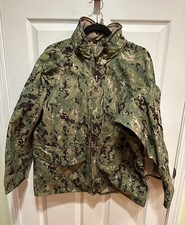 US Navy Working Uniform NWU Type III Parka Medium X-Short AOR2 Goretex Hooded