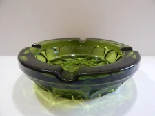 Vintage Heavy Emerald Green Pressed  Round Ashtray Starburst flower Design 6" 