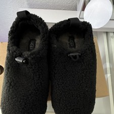 UGG Plushy Slipper Women  s 6 Black Slip-On Faux Fur Lined Rubber 1143952