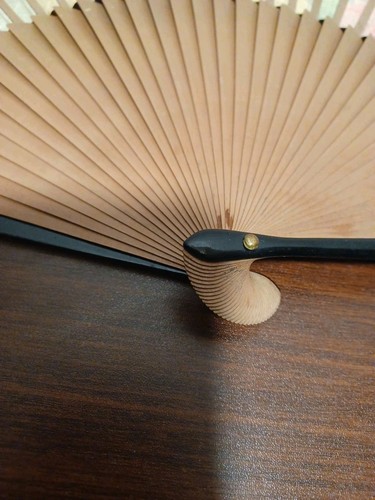 "Ventilador de mano vintage de madera y tela 8"" pintado a mano buen estado" - Imagen 5 de 10