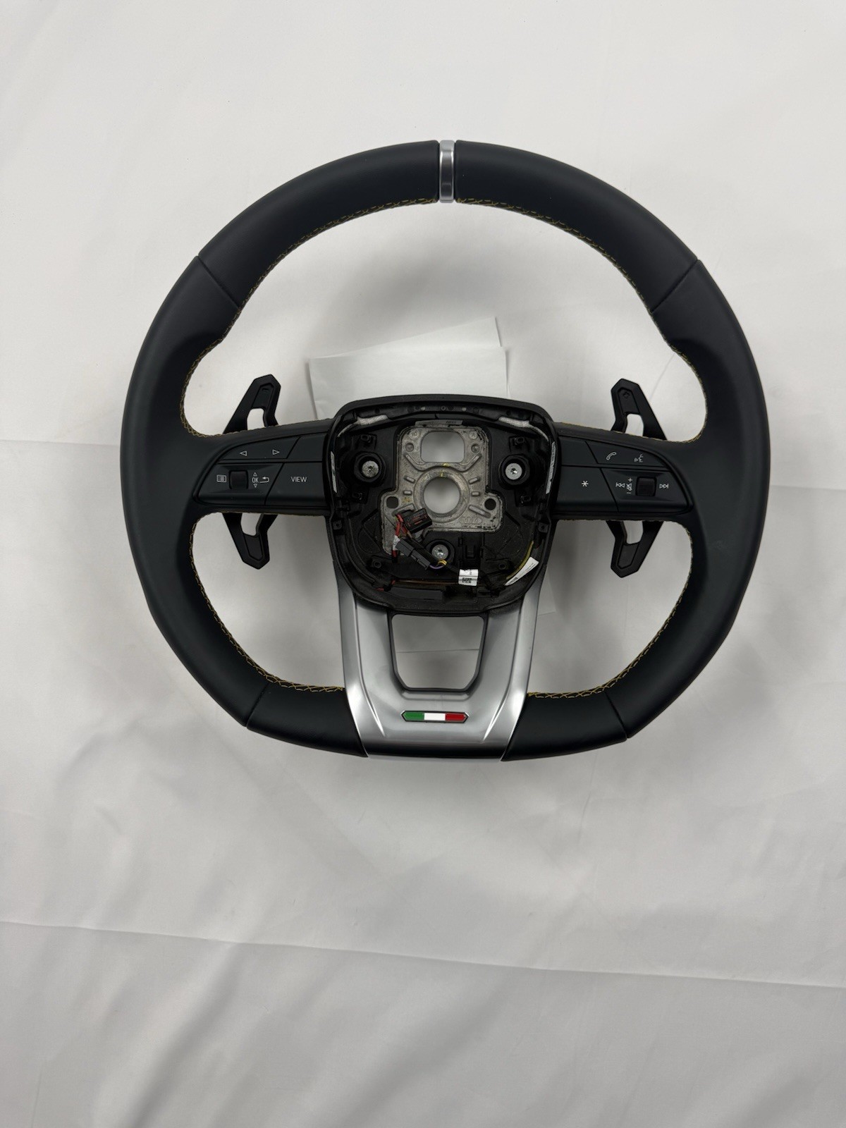 Lamborghini Urus SE 2025 Steering wheel Yellow