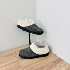 Clarks Women's Snow Indoor Outdoor Slippers in charcoal gray Size 7
