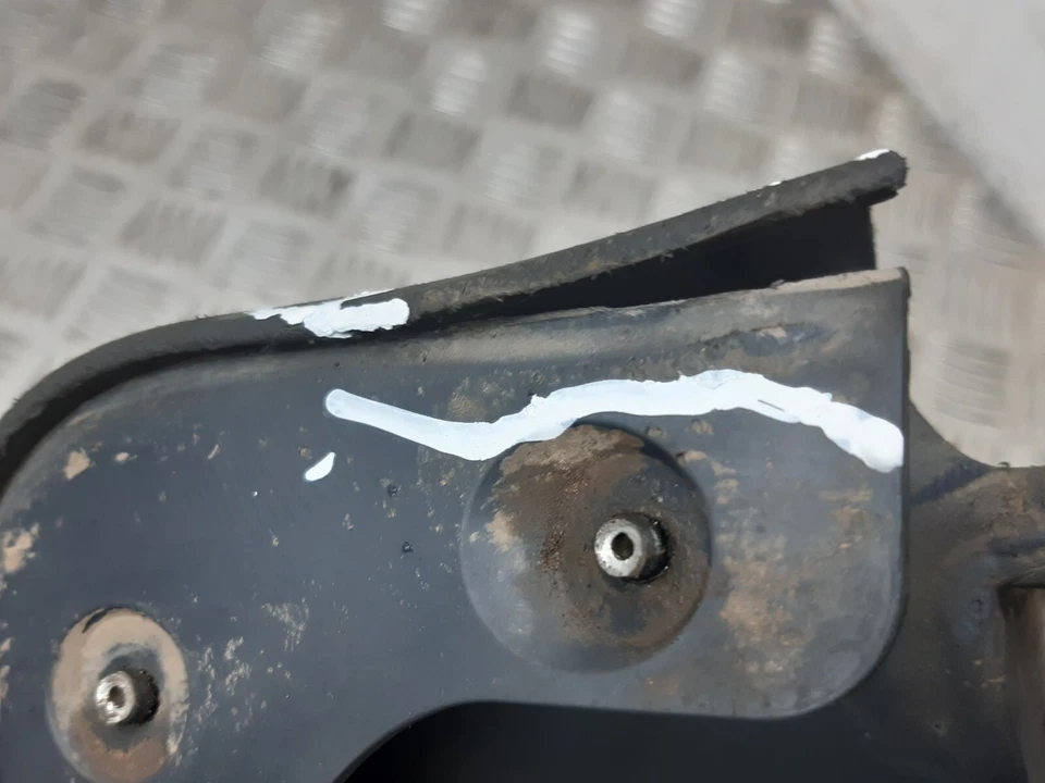 VOLVO XC902.4 Tapa Del Final De La Falda Lateral Izquierda Delantera 2011 - Imagen 4 de 4