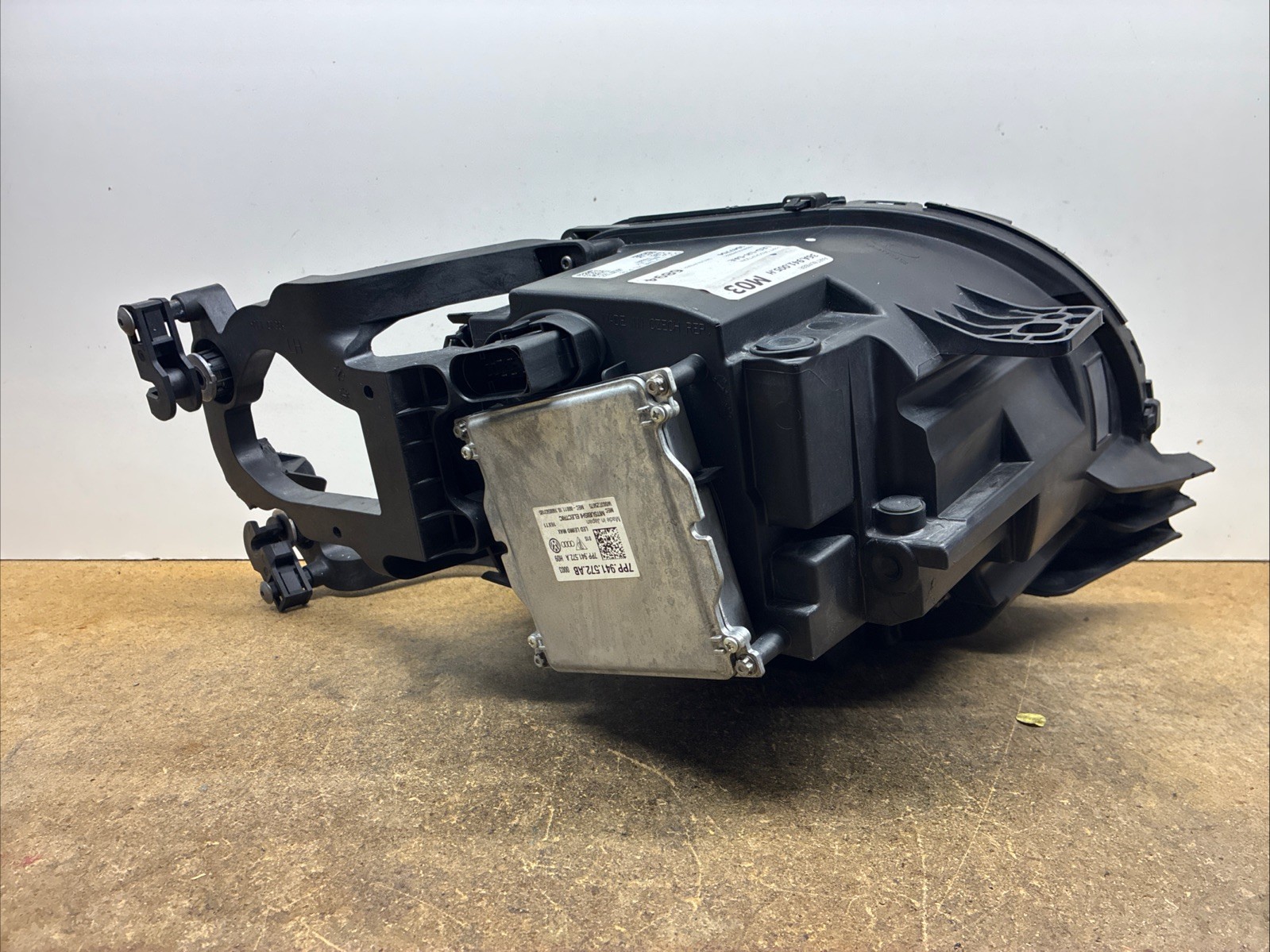 2017 2020 Bentley Bentayga Left LH Side  Headlight Used OEM 36A.941.005.H
