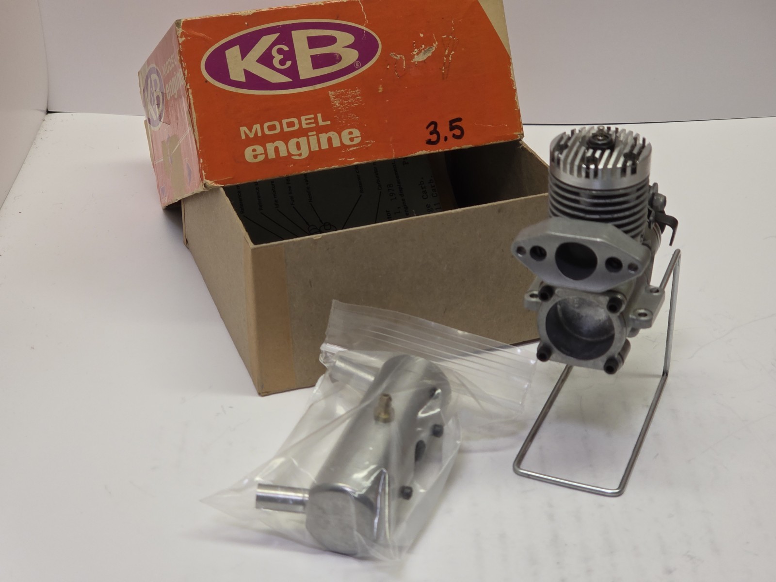 New In Box K&B 3.5 RC Model Airplane Engine With Perry Carburator And Muffler