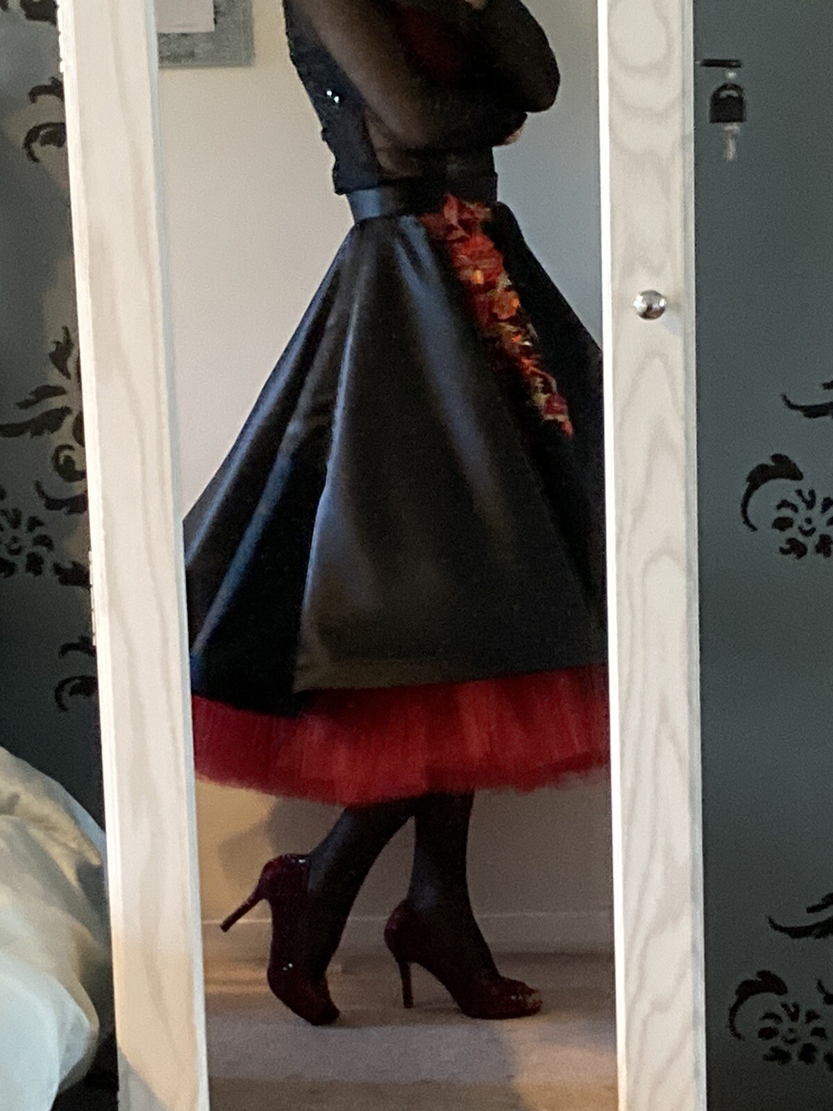 Double Circle Christmas New Years Skirt Black/Red Flower Tulle 50’s Style Satin image 3
