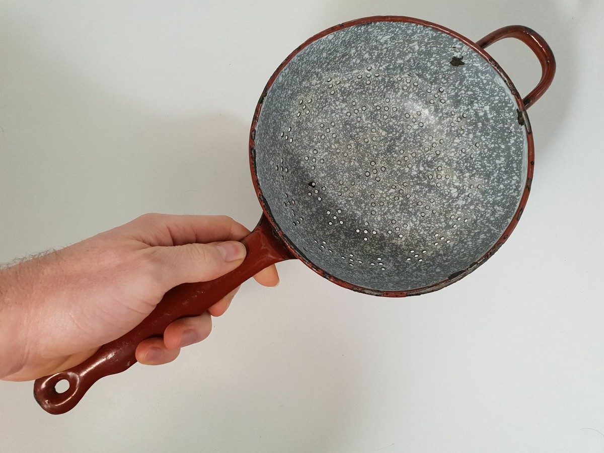 4 ⚜️ Ancienne Passoire en Métal Émaillée Vintage