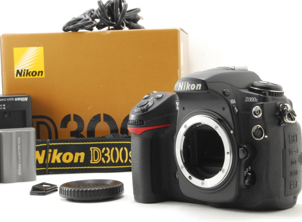 Near MINT+ w/Box,Strap] Nikon D300S 12.3 MP Digital SLR