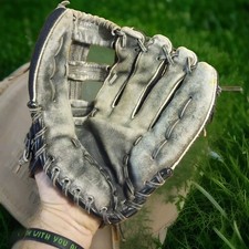 Regent Saddleback Men  s Baseball Glove Right Hand Thrower 13"