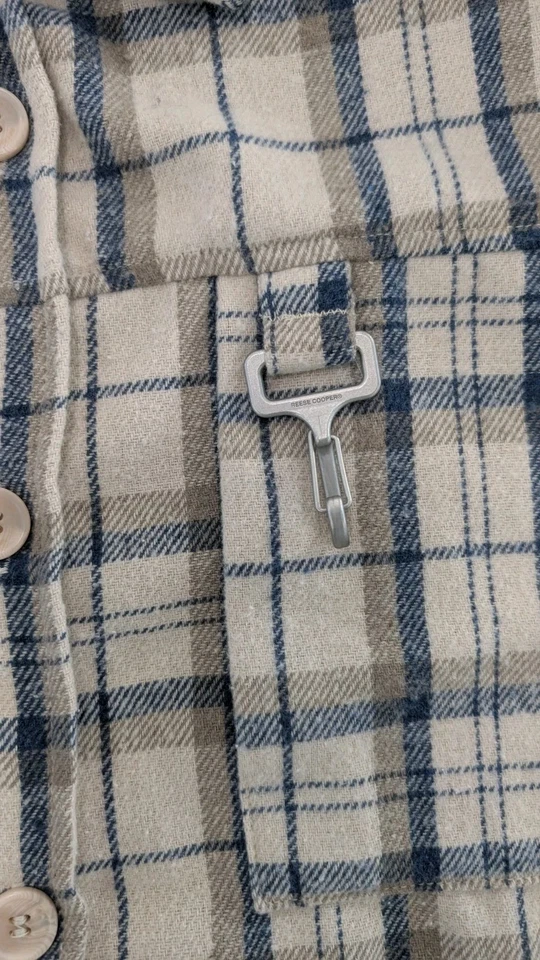 Camisa Reese Cooper Heavyweight Cargo 3D Bolsillo Franela a Cuadros en Crema Hecha en EE. UU. Foto 4 de 4