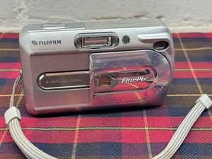 Fujifilm FinePix A340 4.0MP Digital Camera (Tested Working)