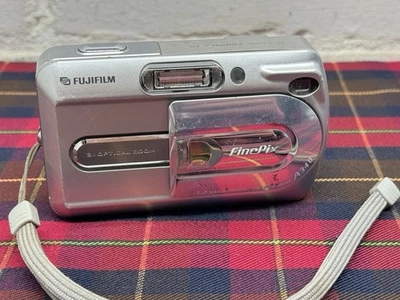 Fujifilm FinePix A340 4.0MP Digital Camera (Tested Working)