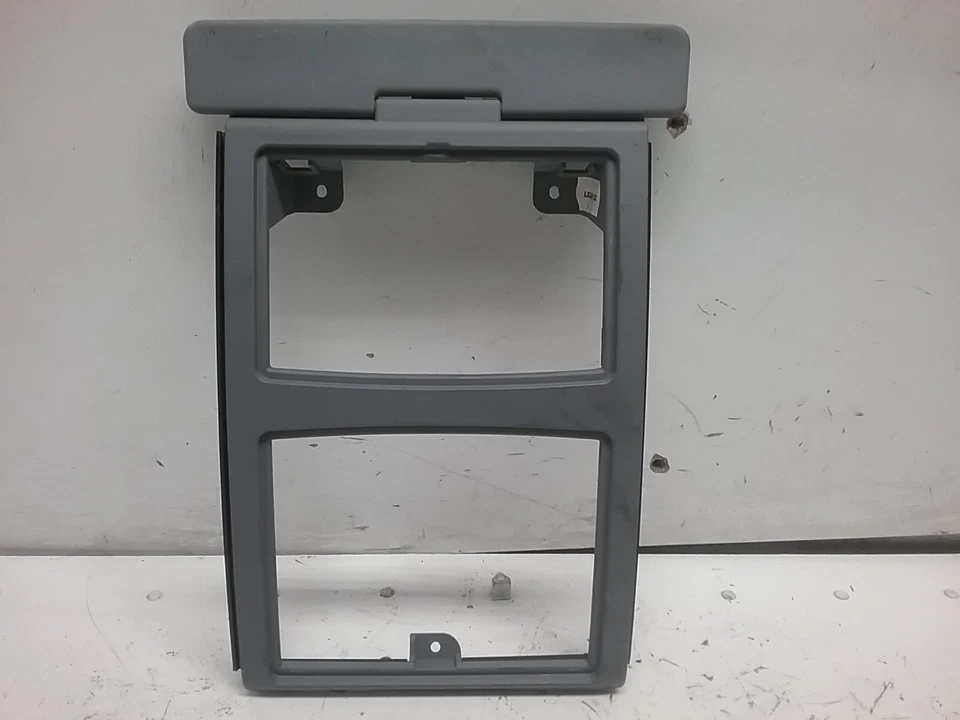 Audi A6 1998-2004 bisel superior (color gris) sedán de 4 puertas Foto 2 de 4