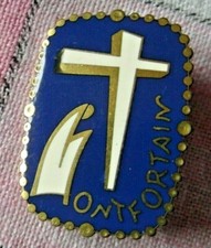 broche epinglette emaillée montfortain @cross crucifix  pink