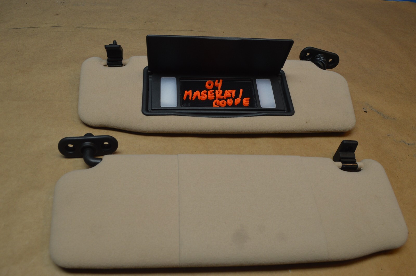 2004 M138 MASERATI GT DRIVER & PASSENGER SIDE SUN VISOR SHADE PAIR BEIGE