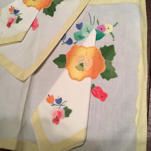 Vtg Elegant Embroidered Placemats w/ring & Napkin .Set-4- RARE NWT Spring Easter - Picture 3 of 5