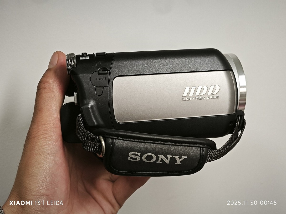 Sony DCR-SR100 30GB HDD Digital Handycam Camcorder Portable Video