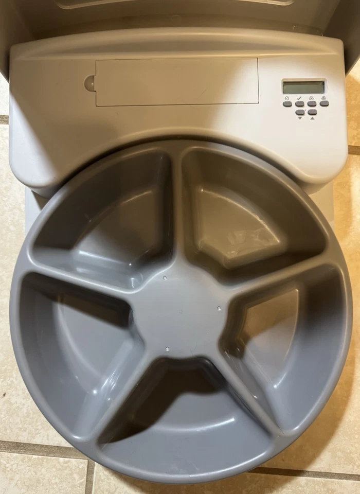 PetSafe PFD11-13707 5-Meal Dog and Cat Automatic  Feeder Dispenser - Gray - Image 3 of 4