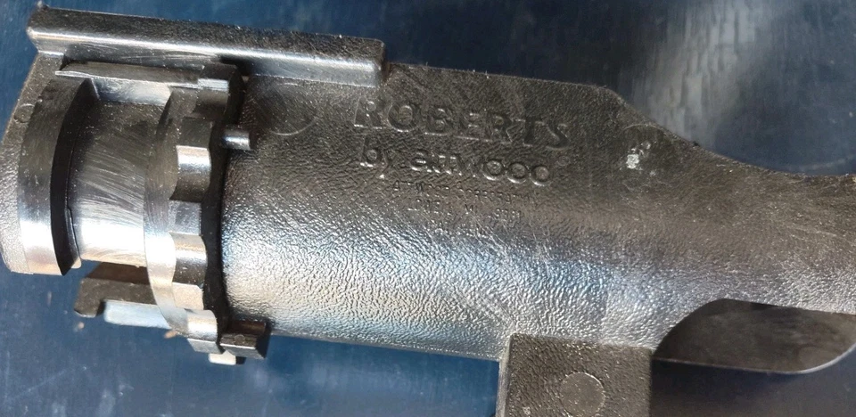 Suporte para vara de pesca Roberts By Attwood PRETO 2 em 1 com base caixa aberta - Imagem 3 de 4