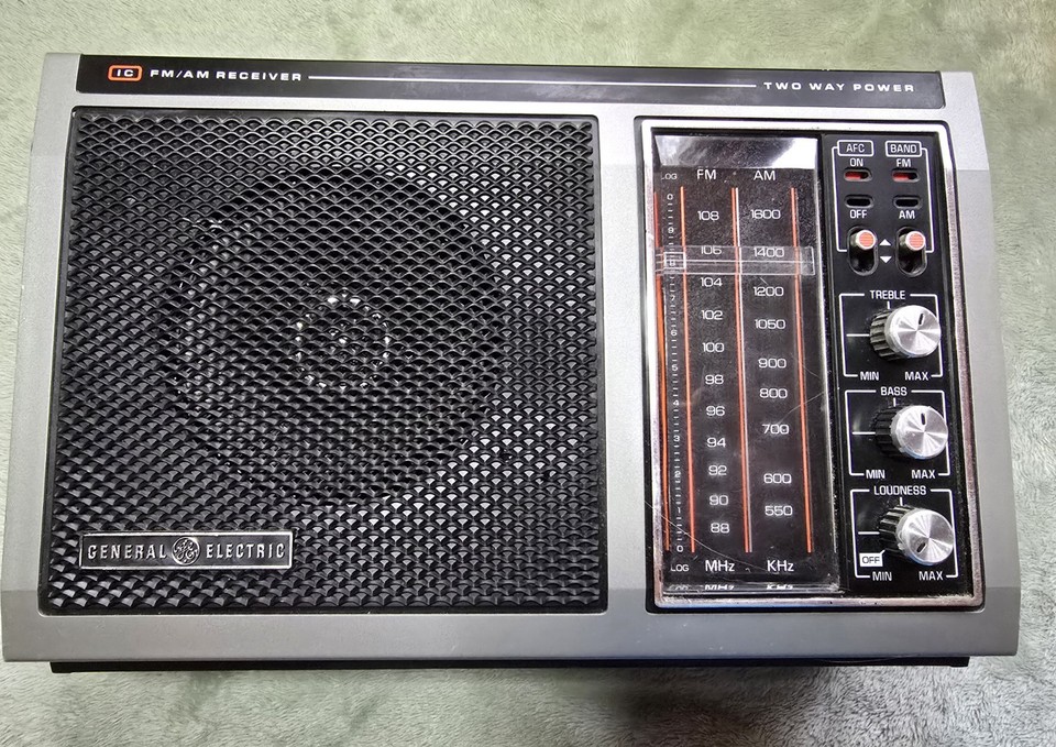 VINTAGE General Electric AM/FM Portable Radio | eBay