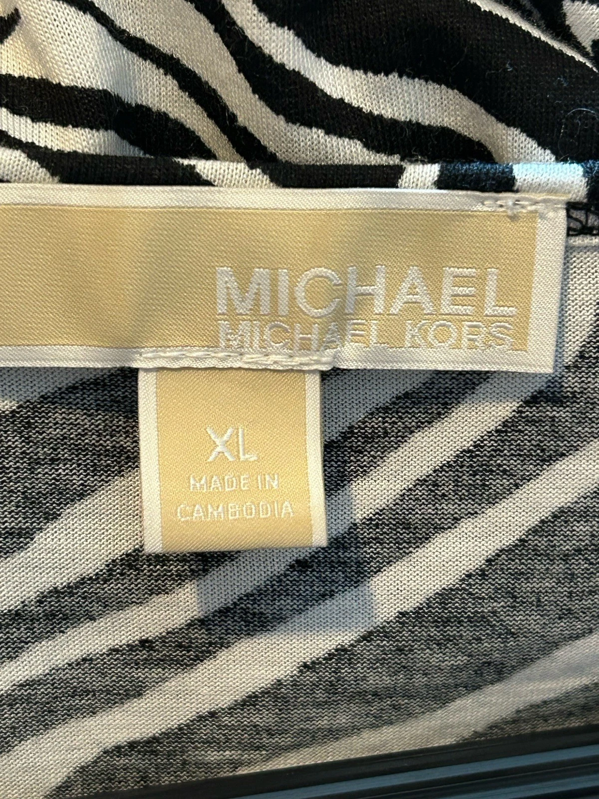 Abito smanicato Michael Kors bianco e nero zebrato sportivo logo midi cotone