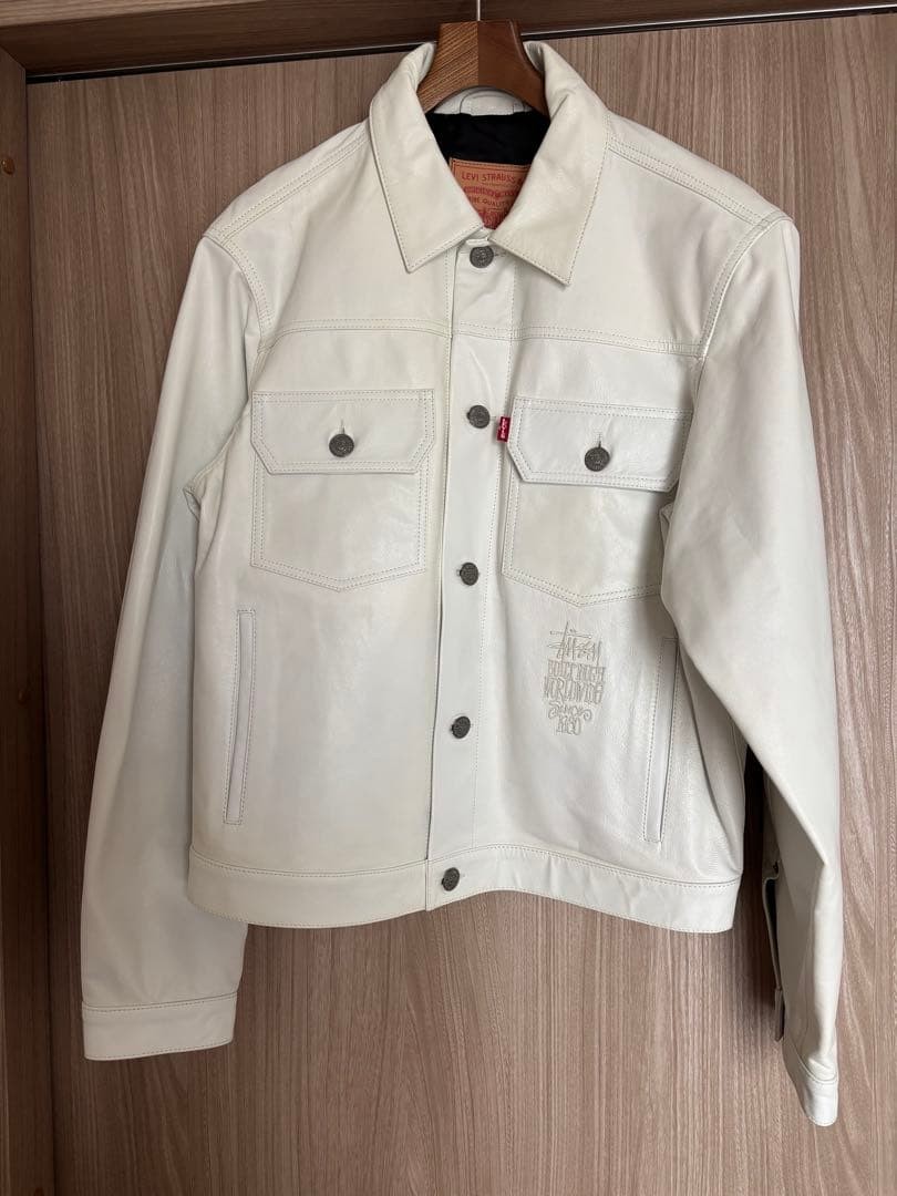 Stussy x Levi's Leather Trucker Jacket Tofu M Used Gift Box