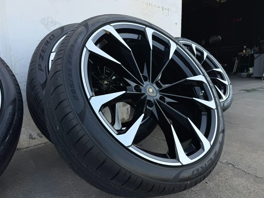 Lamborghini Urus 2024 Front Wheel Black