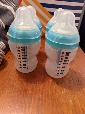 Tommee Tippee - Anti Colic feeding bottles - 4 bottles 