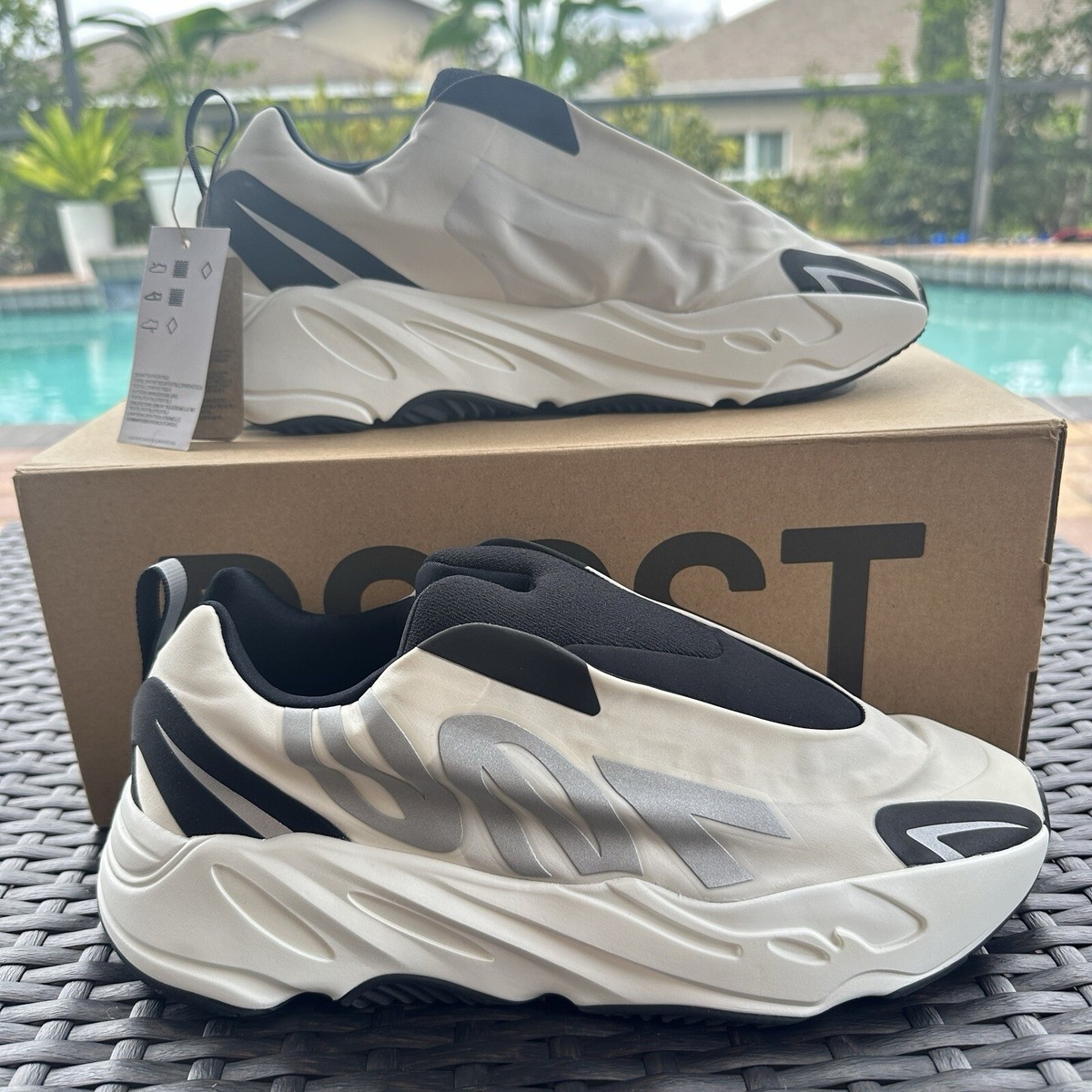 Adidas Yeezy Boost 700 MNVN Laceless Analog Men's Shoes Adidas Yeezy Boost 700 MNVN Laceless Analog Men's Shoes