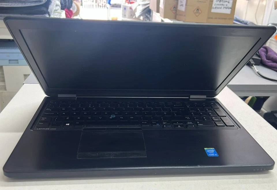 Dell Latitude E5550 15.6" Laptop - i3- 501U 5th Gen 8GB RAM 128GB SSD - W11 Pro - Image 3 of 4