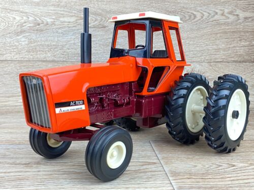 ERTL Allis - Chalmers A-C 7030 mit Dual Maßstab 1/16 Druckguss Metall Spielzeug Traktor - Bild 1 von 24