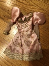 Barbie Princess Rapunzel 1997 tapa rosa y dorada