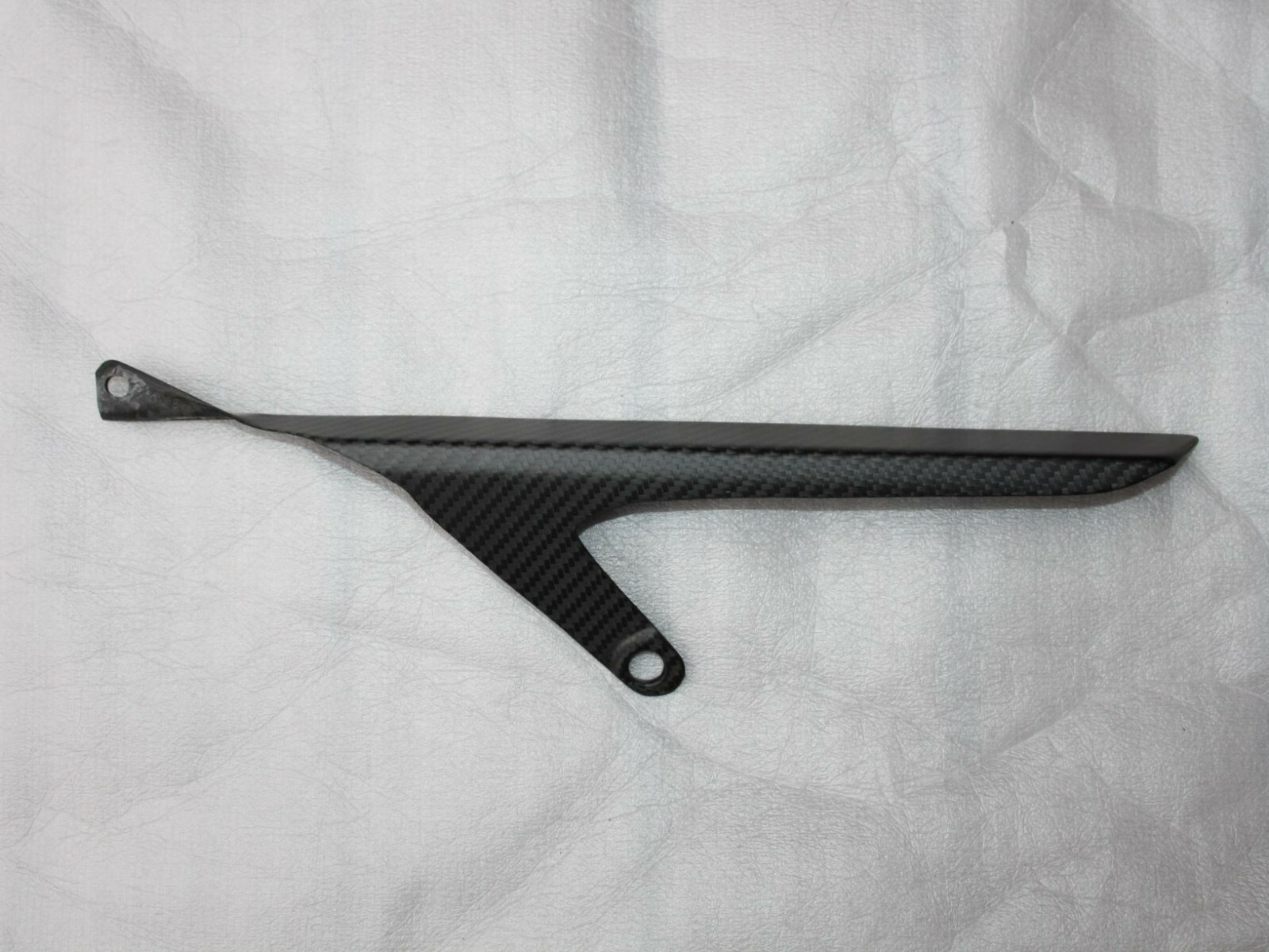 Passage de chaîne carbone Yamaha MT10 FZ10 accessoire protection moto 2022 2023 2024