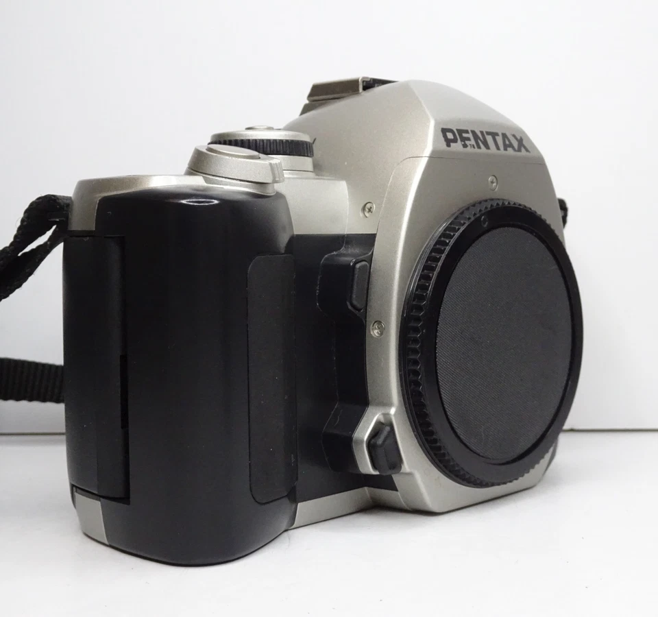 PENTAX MZ-M 35mm SLR Film Camera Kit, 3x Lenses & Flash - Image 3 of 4