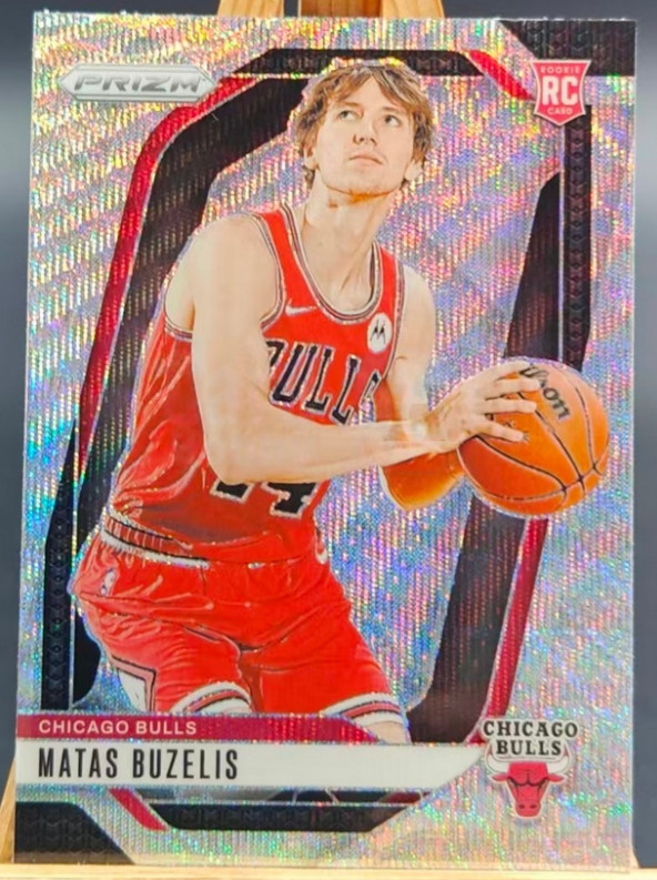 Matas Buzelis 2024-25 Panini Prizm Silver Wave RC Chicago Bulls #252