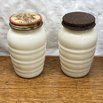 Fire King 4.5'' Salt & Pepper Shaker Set With Tulips Lid Beehive White Vintage