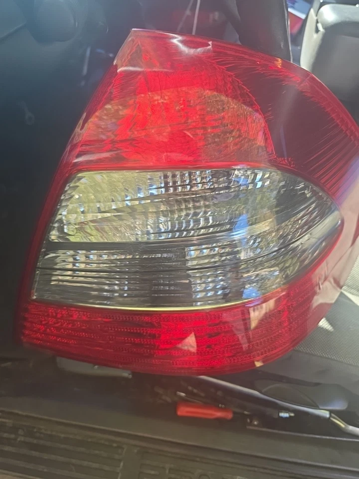 Mercedes-Benz E-Class Genuine RIGHT Tail Light,Rear Lamp E350 E550 AMG OEM. - Image 3 of 4
