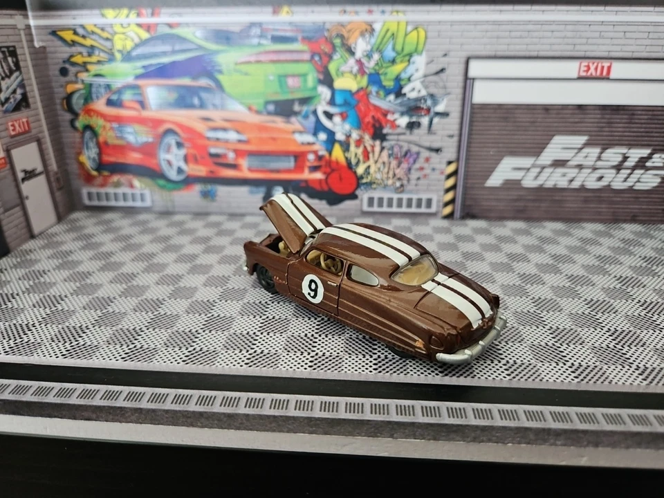 1/64 Johnny Lightning 1951 Hudson Hornet brown w stripes Combine postage VGC - Image 3 of 4