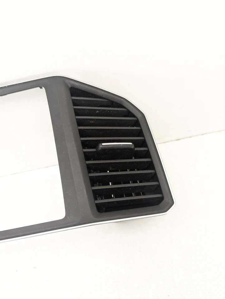2018-2019 VOLKSWAGEN ATLAS DASH CENTER INNER AIR VENT GRILLE OEM - Imagem 2 de 4