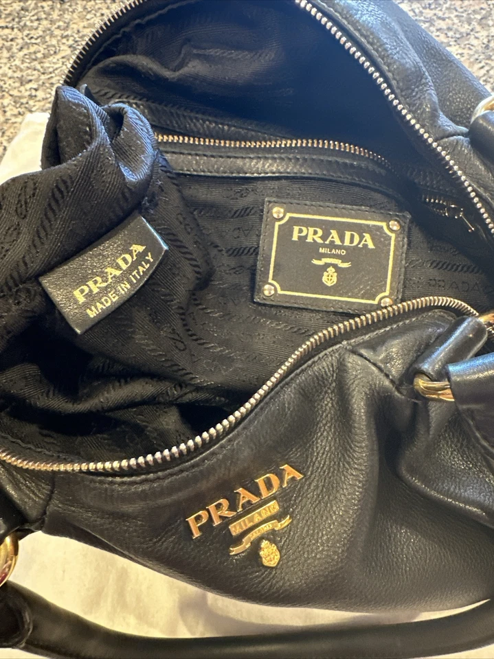 Auténtico bolso de hombro de cuero negro Prada Foto 3 de 4