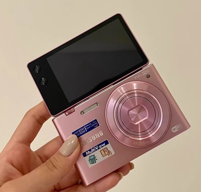 Samsung MV900f 16.1MP 5x Optical Zoom Flip-out Touch Screen Vlog