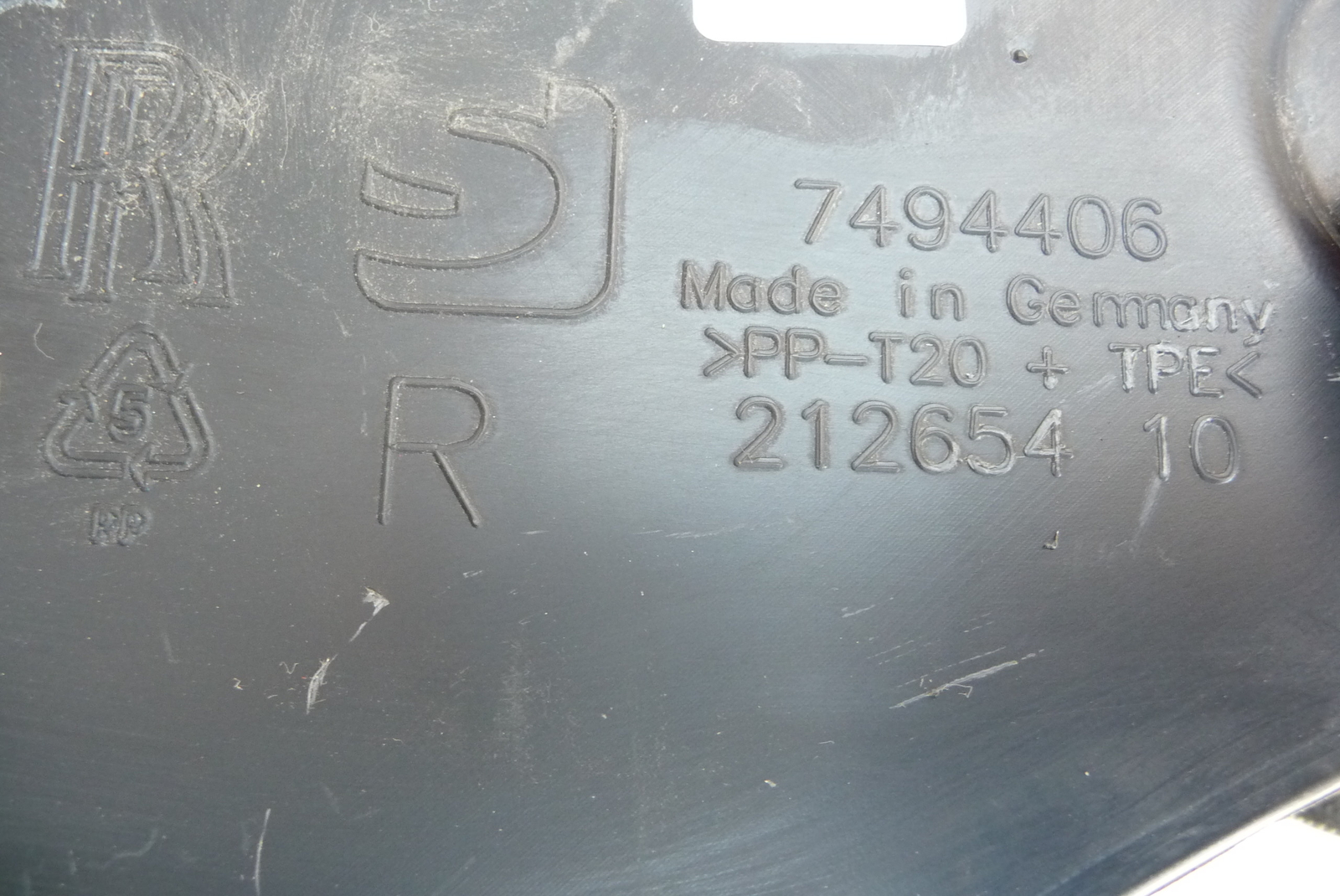17-20 Rolls Royce Phantom RR11 EWB RR12 Front Right Bottom Cover 7494406 OE