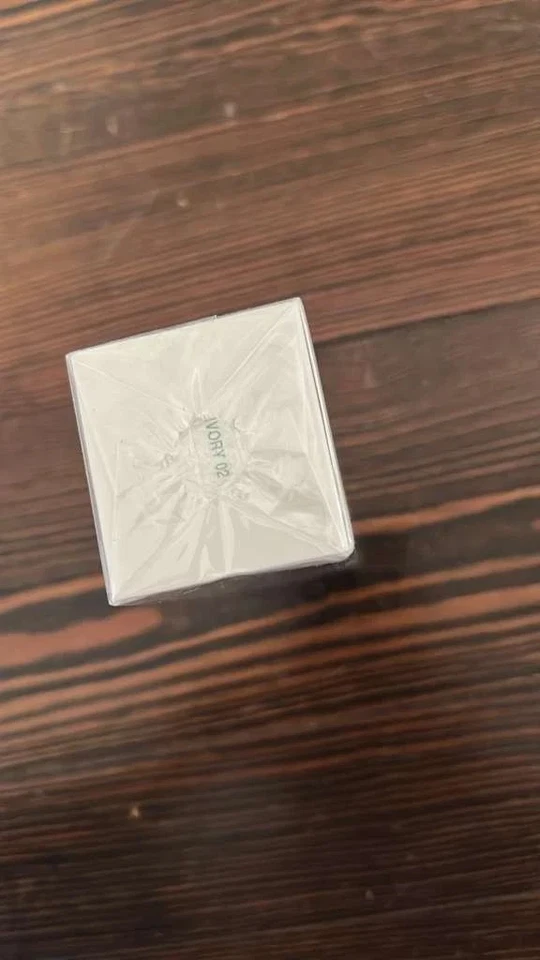 LA MER The Soft Fluid Long Wear Foundation - SPF20, 1oz (2 pack) - Image 4 of 4