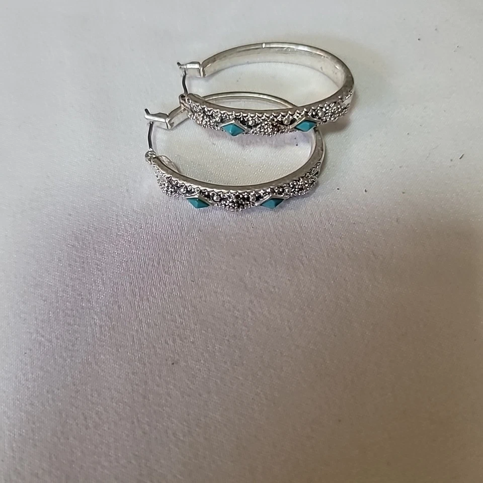 Pendientes de aro ovalados de turquesa sintética tono plata Lucky Brand boho chic Foto 3 de 4