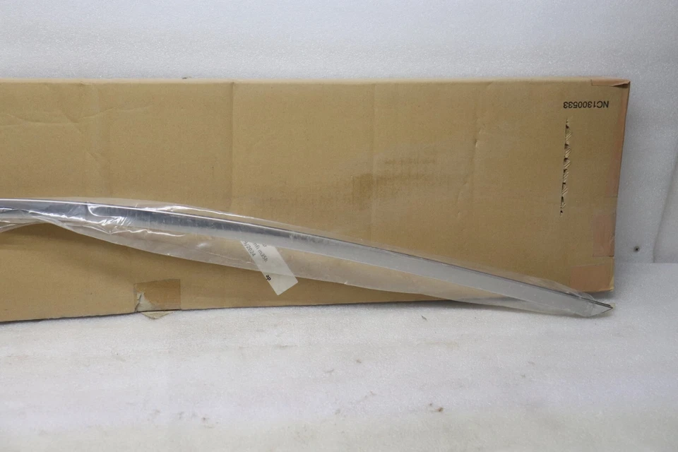 2012-2013 Infiniti M35h M37 M56 2014-2019 Q70 MOULDING Front RIGHT Door SASH - Image 4 of 4