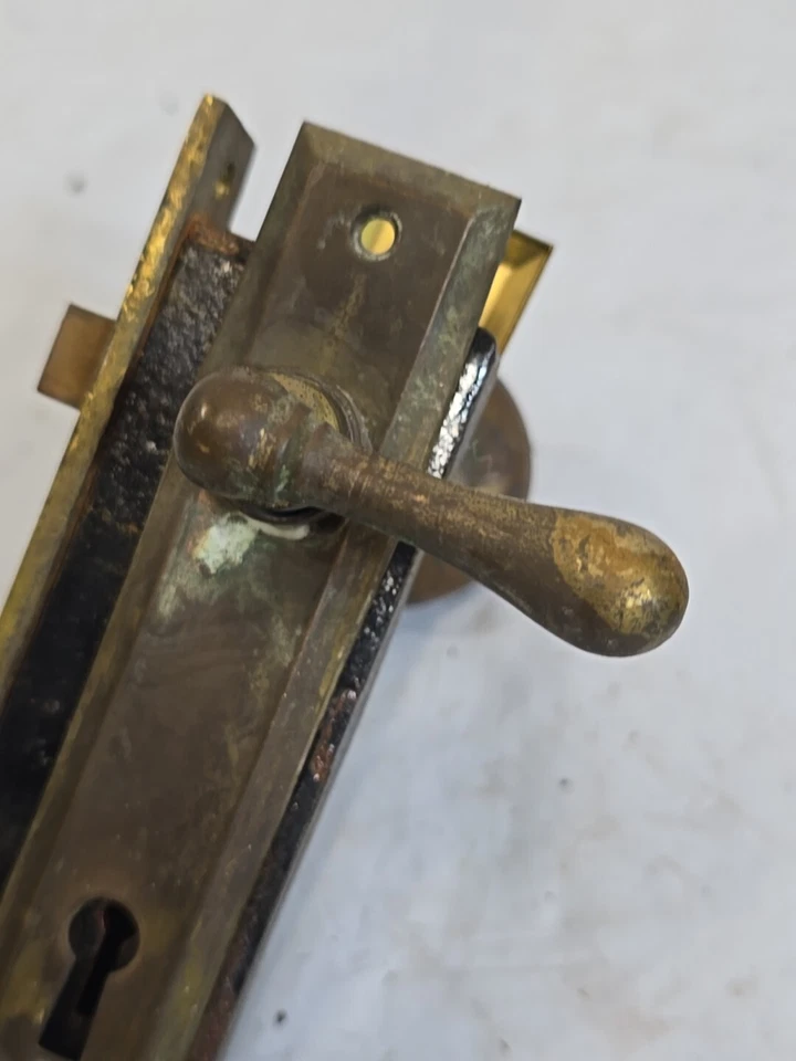 古董 Russwin 维多利亚式壁橱门锁和钥匙套装面部旋钮无钥匙 — 第 3/4 张图片