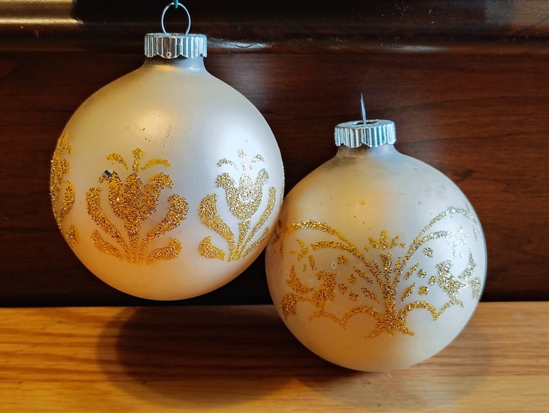 2 Shiny Brite Ornaments Gold HTF 65mm 2.5" Vintage Glitter Flocked Set